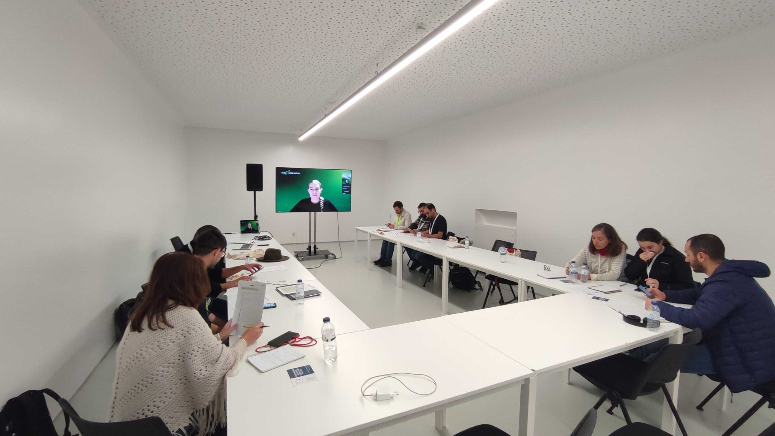 “FAIR 101 - From Principles to Practice” hybrid satellite workshop led by Isabel Kemmer (online) and Daniela Aviles (on-site), with facility managers from Portugal and Spain. 