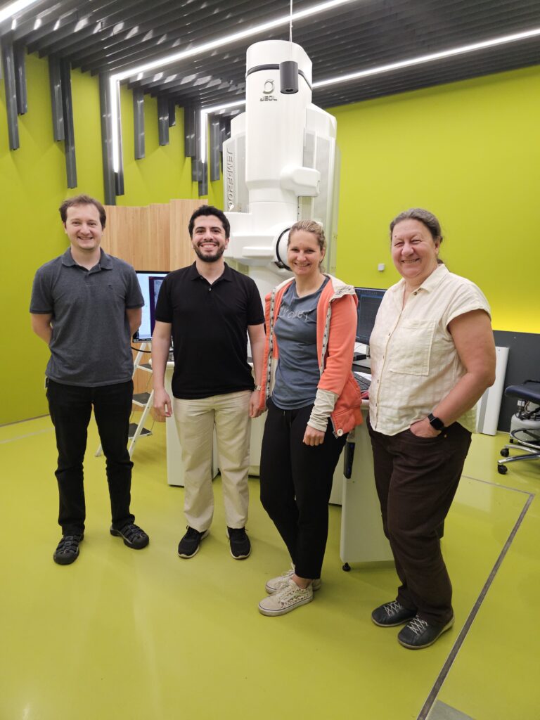 Prague Node IMG-CAS EM team with imaging4All grantee in front of TEM system