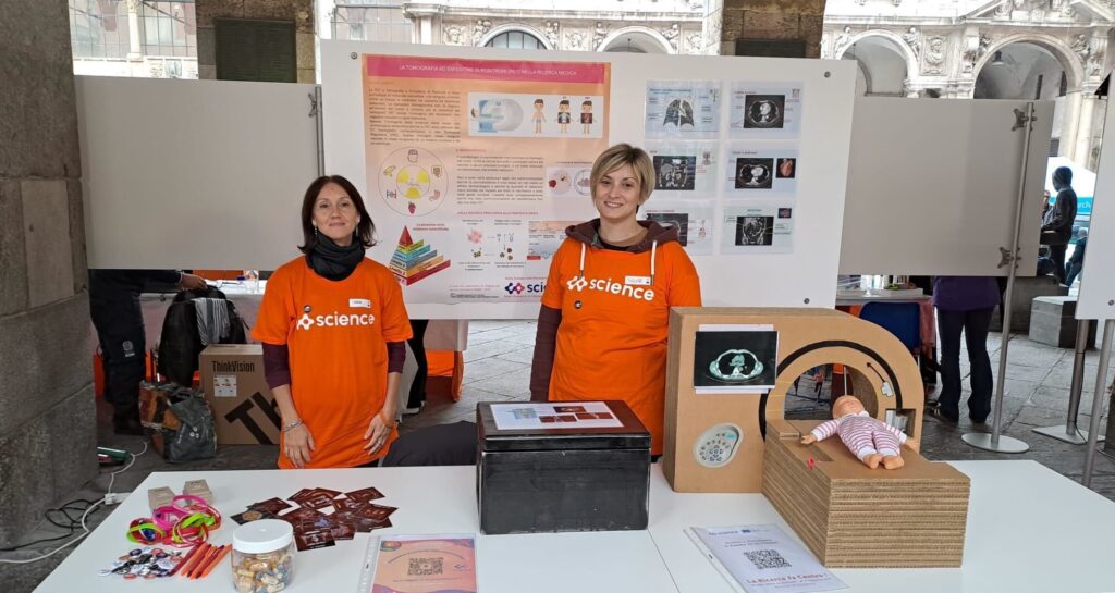 Women at a booth at European Researcher's Night.