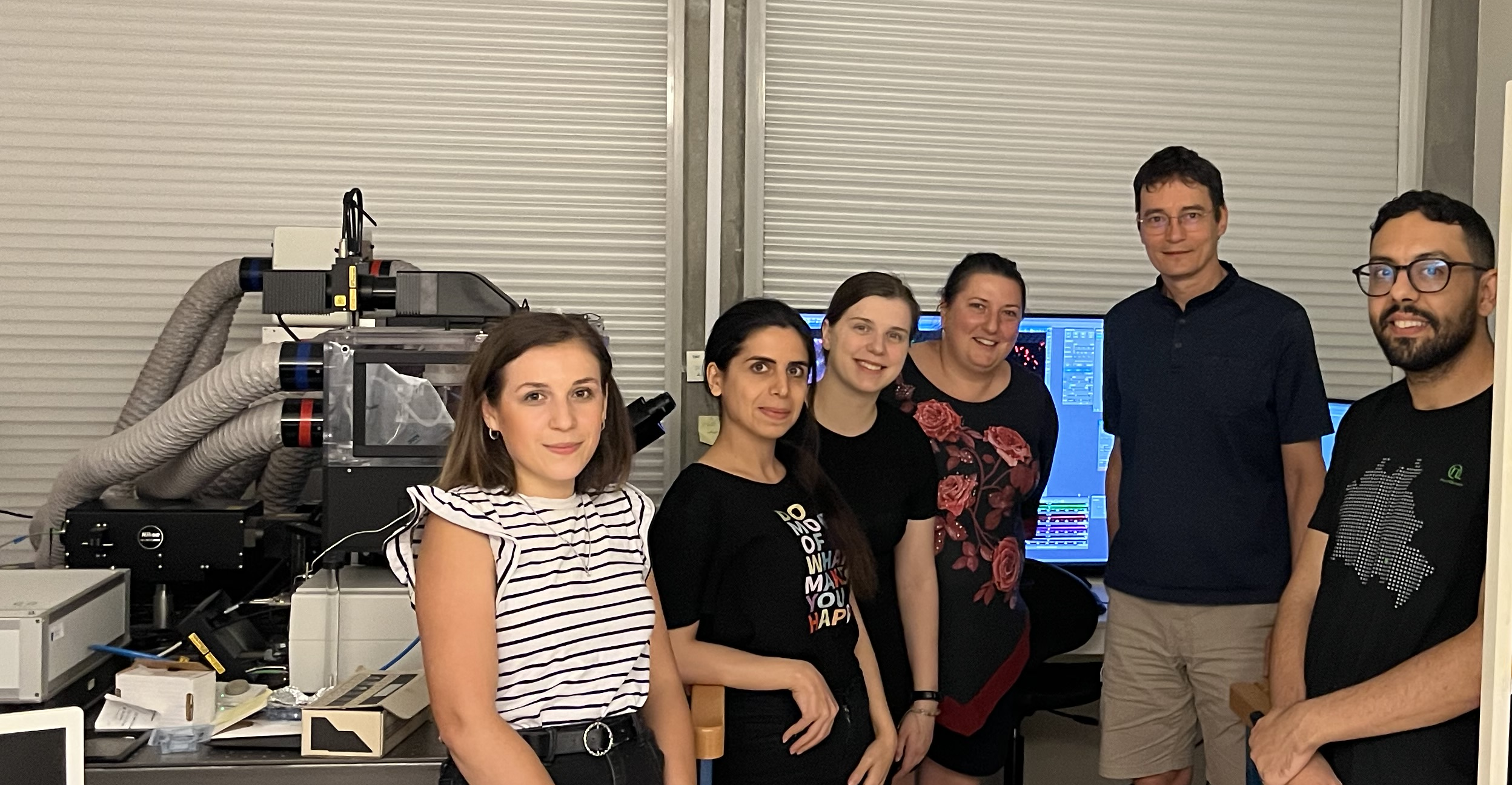 Dr. Vámosi's group and Dr. Huntošová's team at the facility in Debrecen.