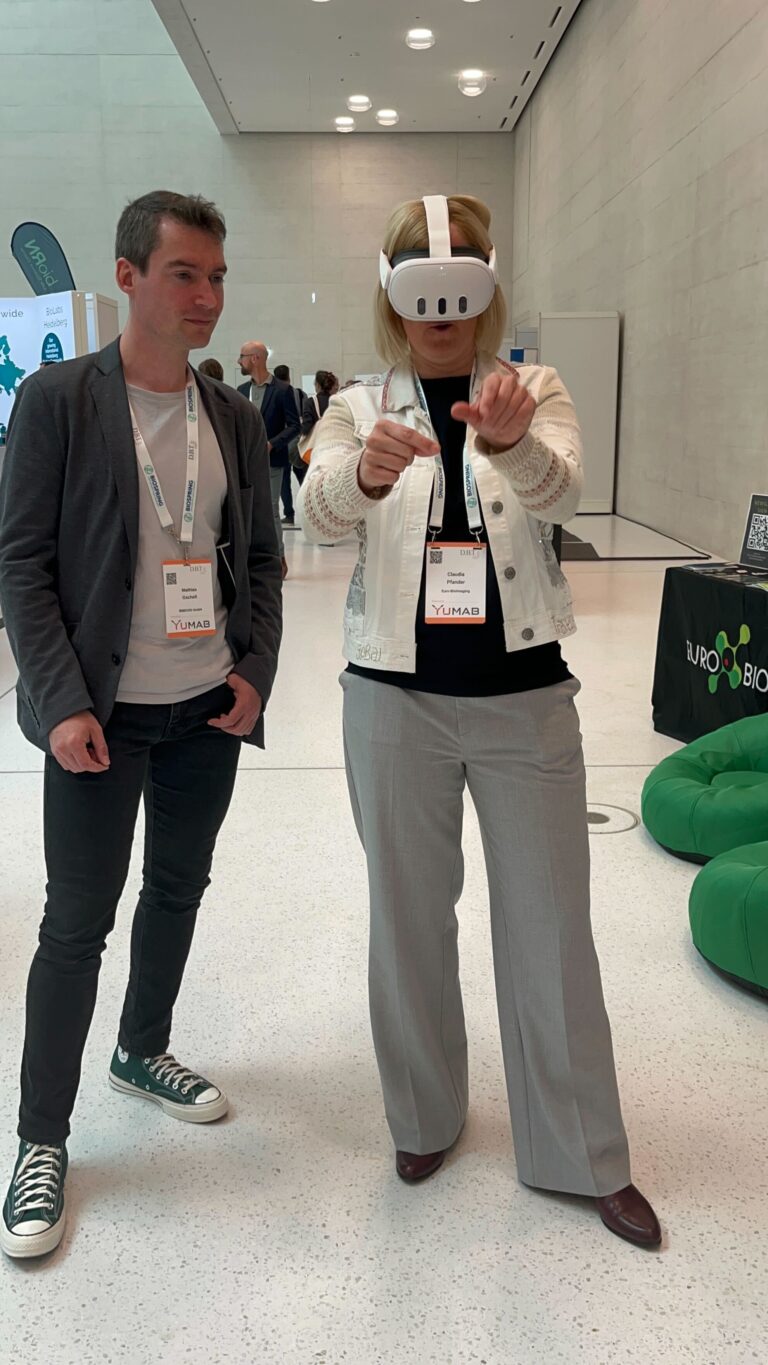 Claudia Pfander trying our an augmented reality headset at the German Biotech Days