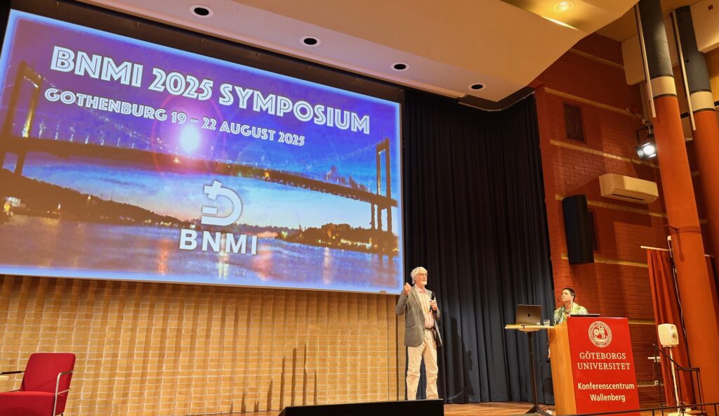 Julia Fernandez-Rodriguez and Oddmund Bakke kicking off the BNMI 2025 Symposium.