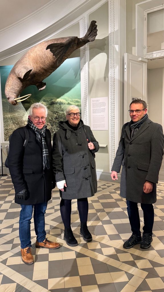  John Eriksson (Director General, Euro-BioImaging ERIC), Eija Jokitalo (Director of the Electron Microscopy Unit (EMBI), FiAM), and Pasi Kankaanpää (Director of the Euro-BioImaging Finland) celebrating the EMBI-ZEISS partnership on volumeEM in Helsinki, Finland. Photo by Irina Belaia.