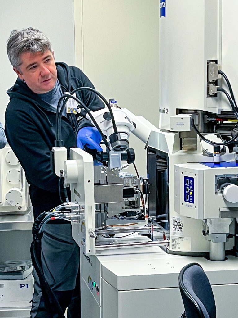 A man with a volume EM system. 