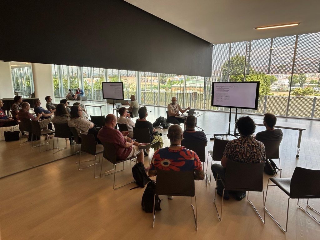 Bugra Oezdemir runs a workshop on OME-Zarr. 