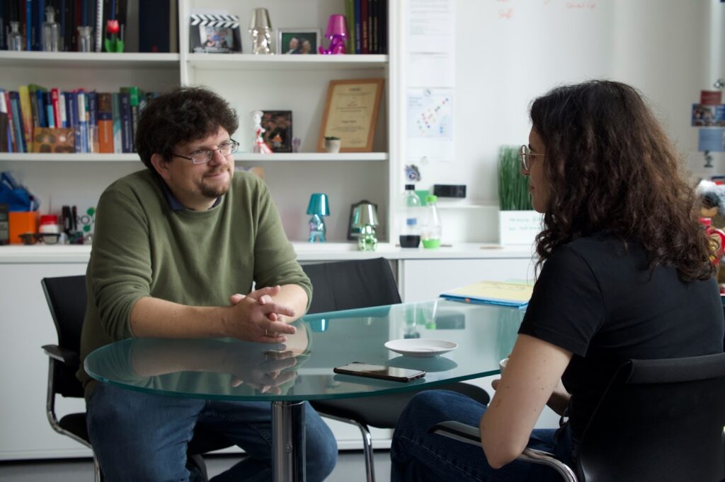 Lena Schindler interviewing Victor Weiss, Medical University Vienna, as part of her Scientific Ambassador experience.